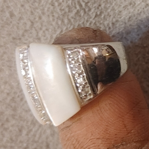 Ladies Silver and Opal? Cocktail Ring - Picture 2 of 8